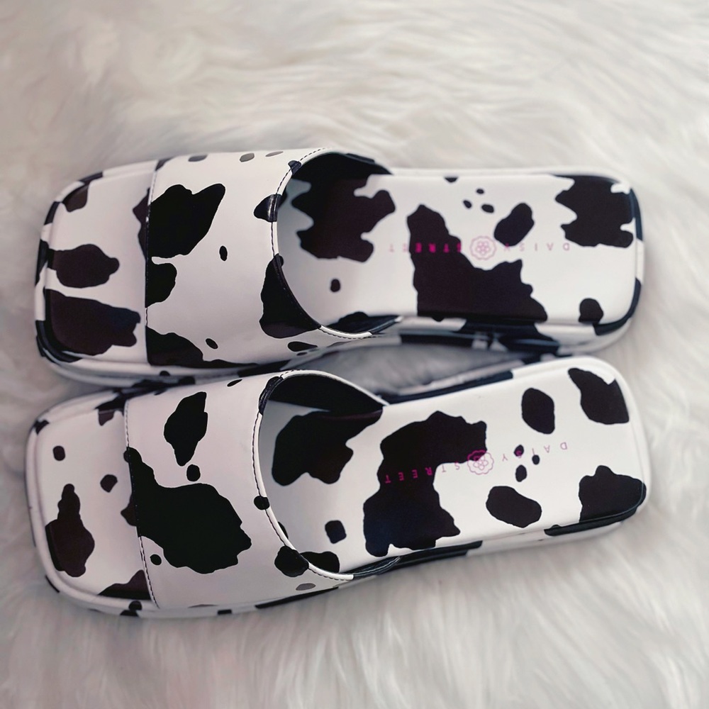 Daisy Street ASOS Cow Print Square toe Sandals ๐ - Picture 3 of 6